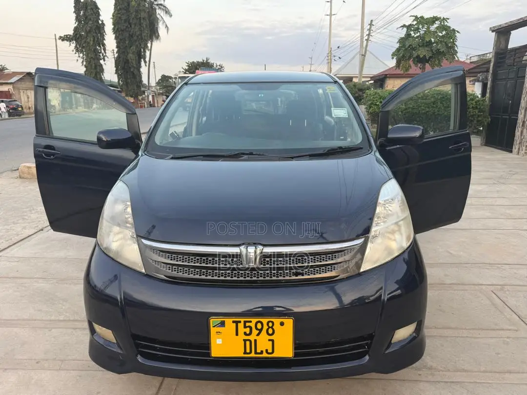 Toyota ISIS 2007 Blue