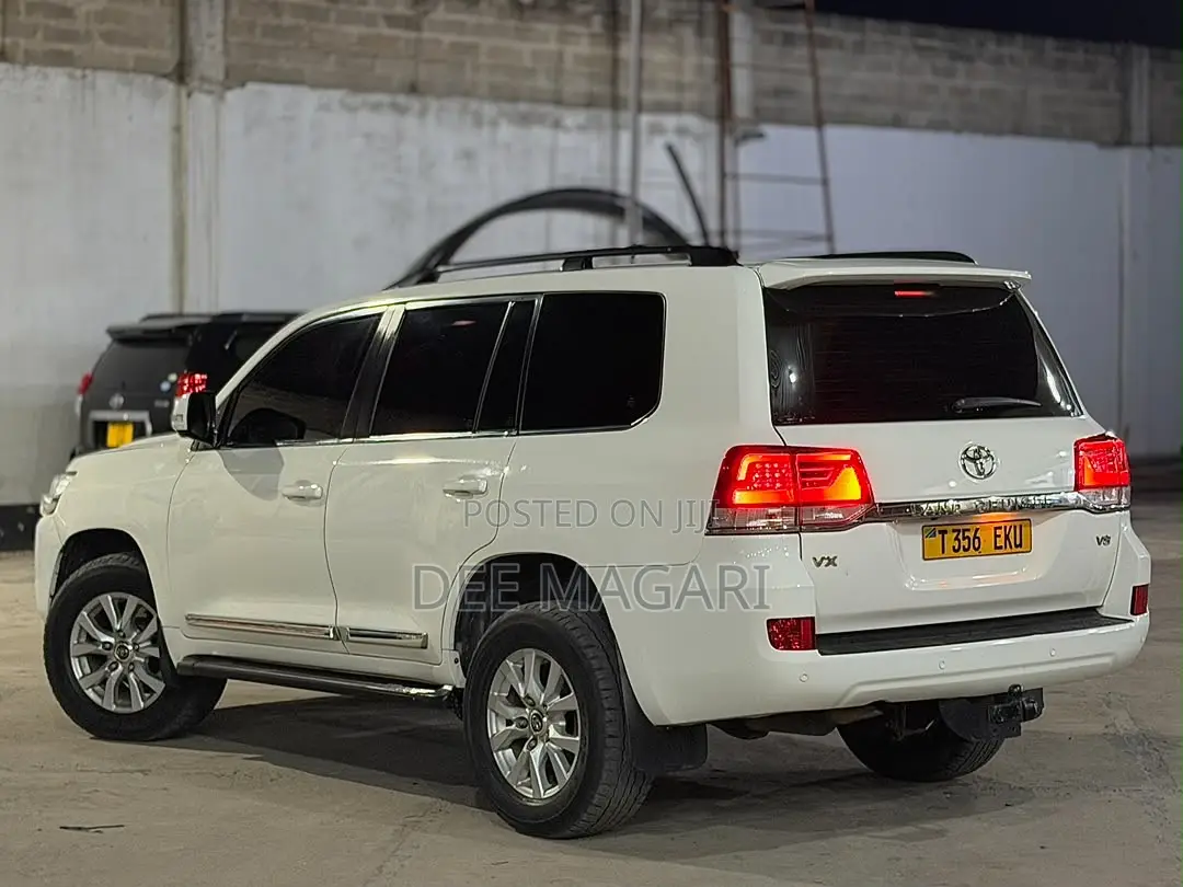 Toyota Land Cruiser 2018 White