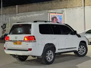 Toyota Land Cruiser 2018 White