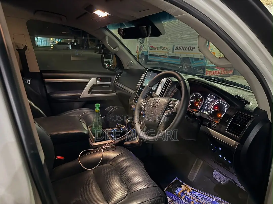 Toyota Land Cruiser 2018 White