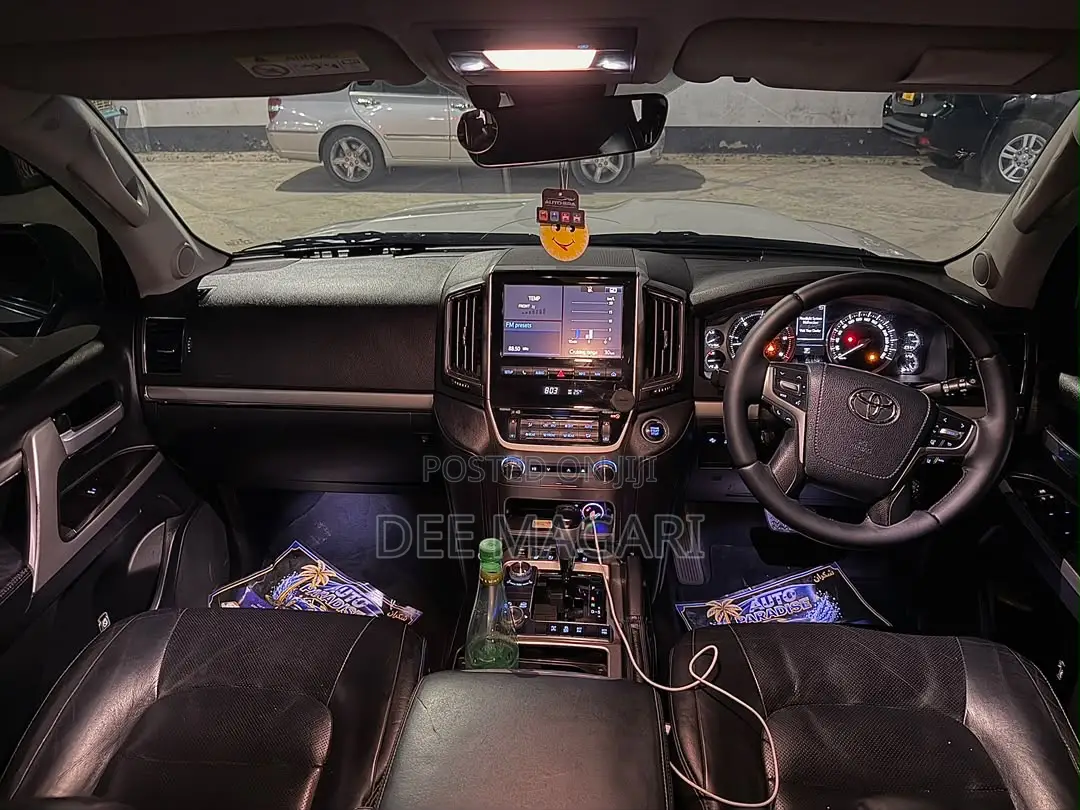 Toyota Land Cruiser 2018 White