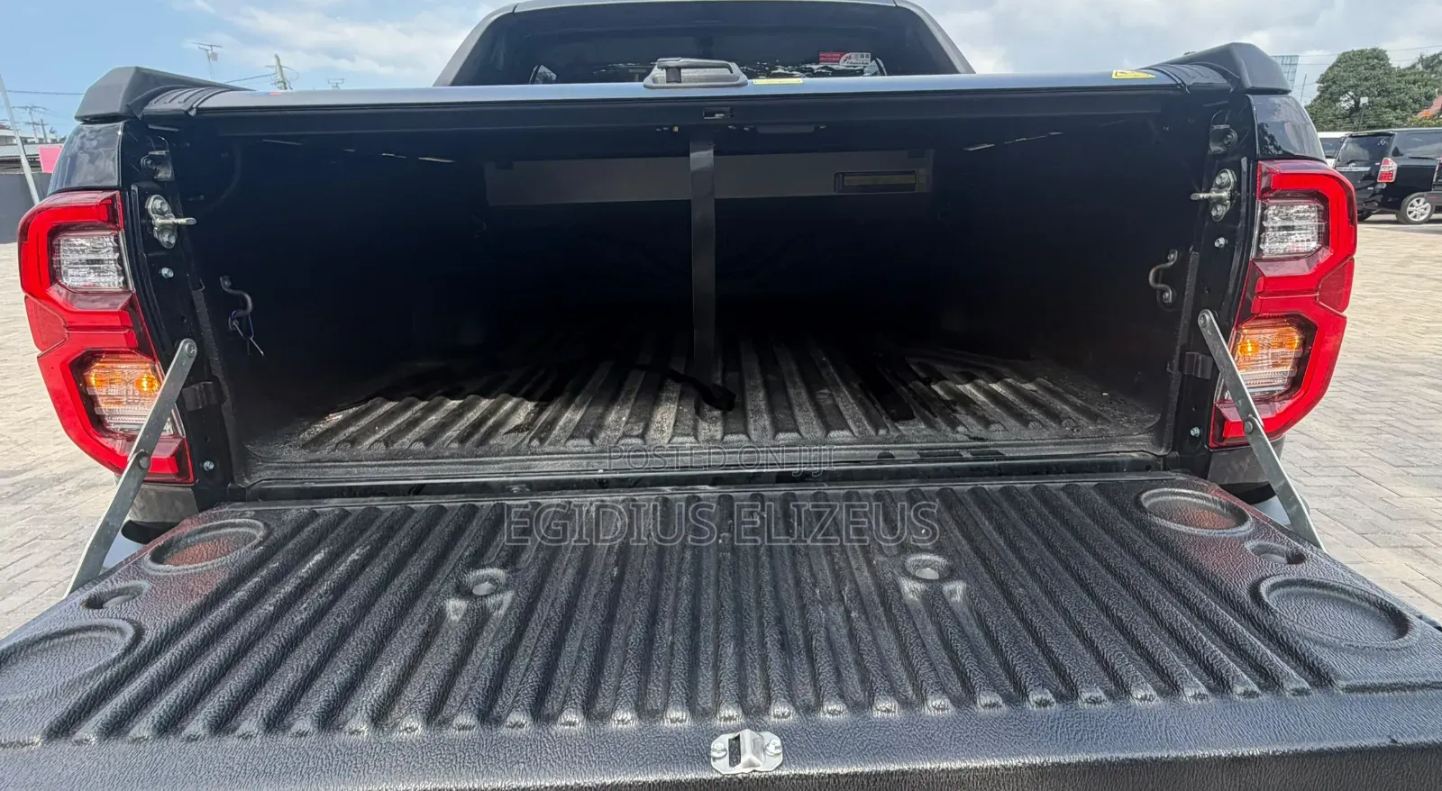 Toyota Hilux 2021 Black