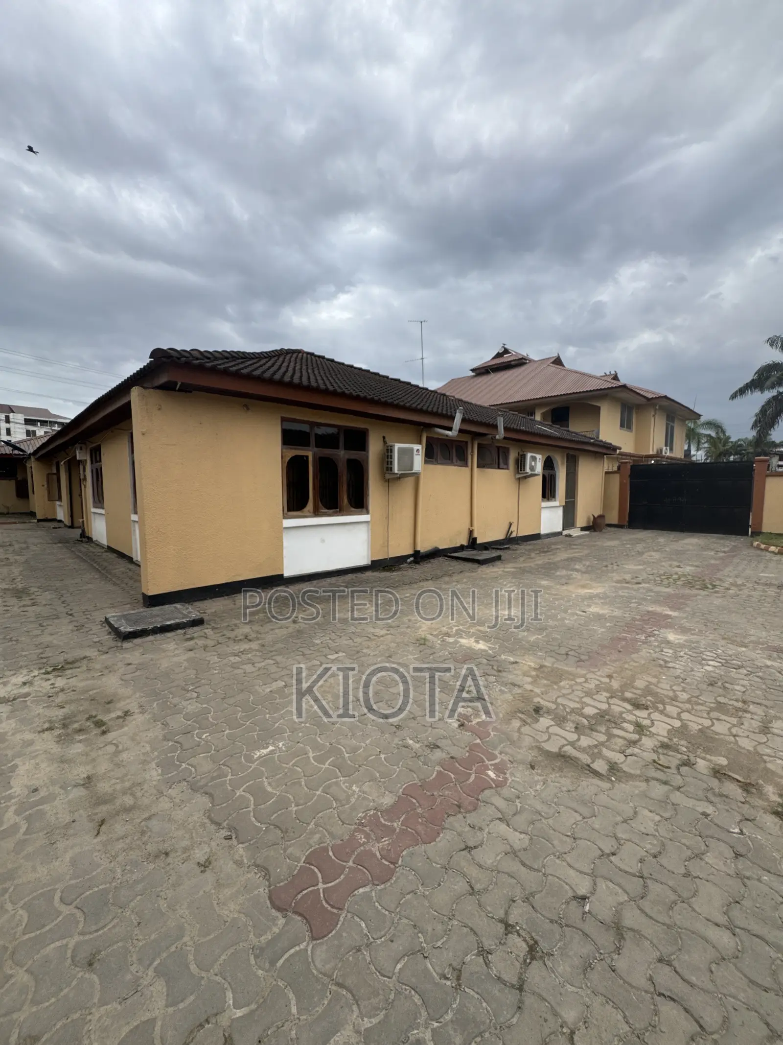 Commercial Building for Sale