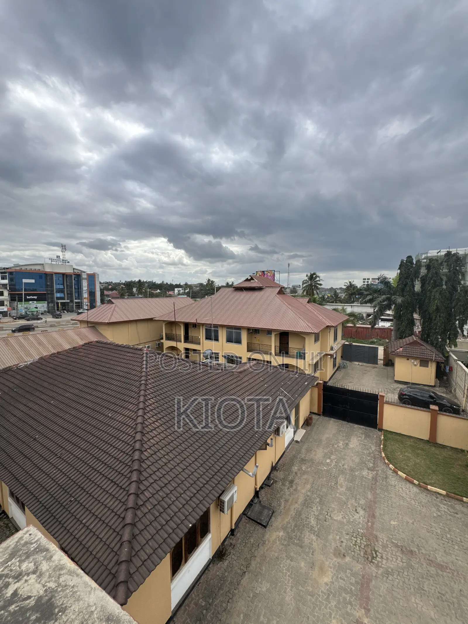 Commercial Building for Sale