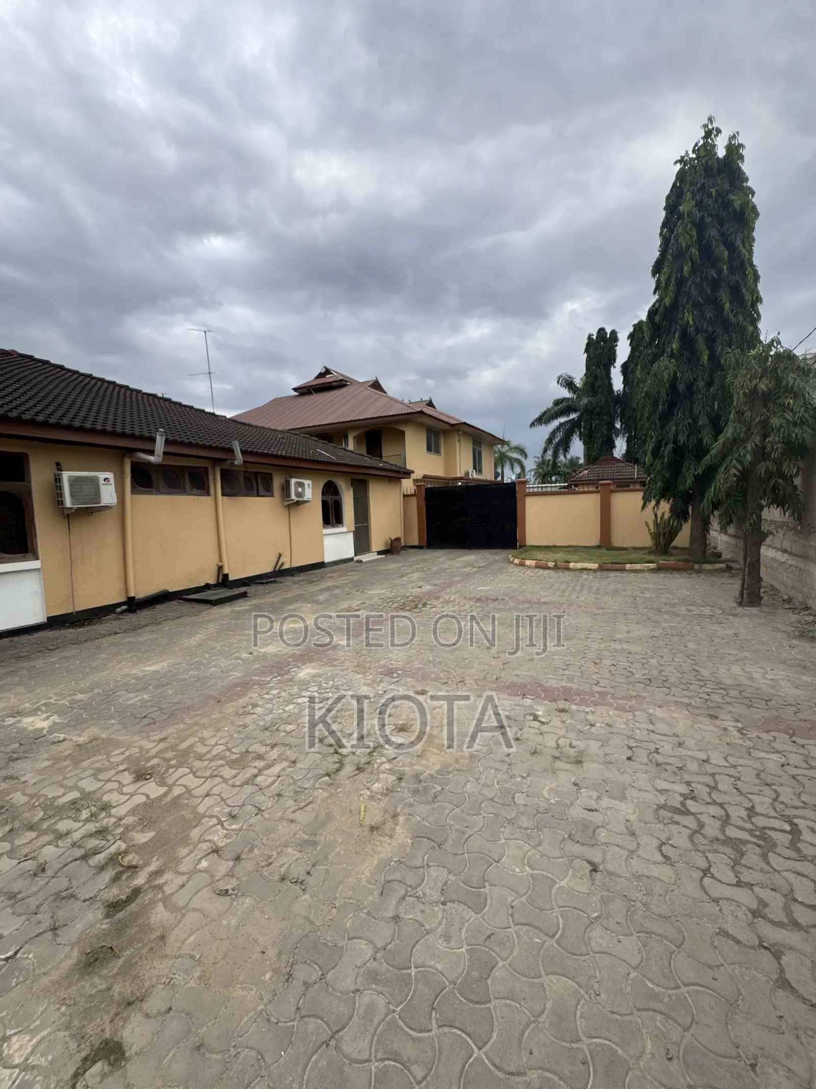 Commercial Building for Sale
