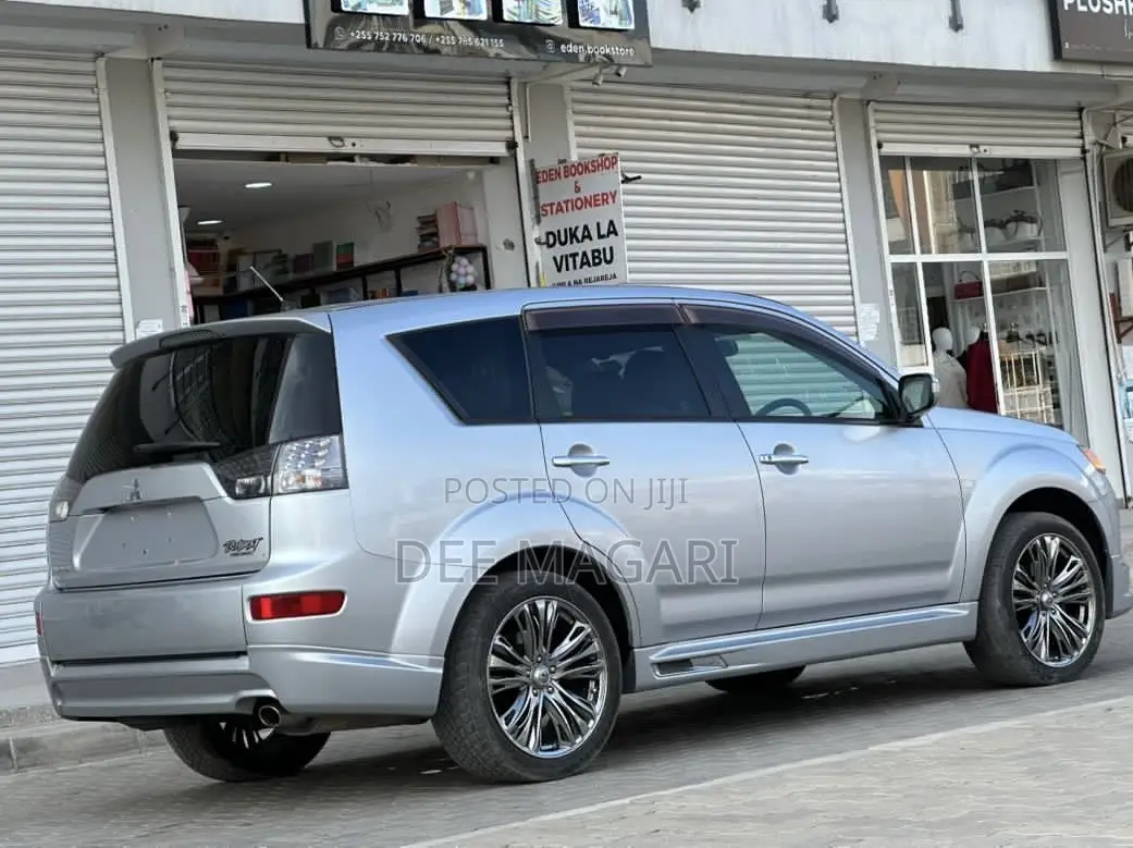 Mitsubishi Outlander 2011 Silver
