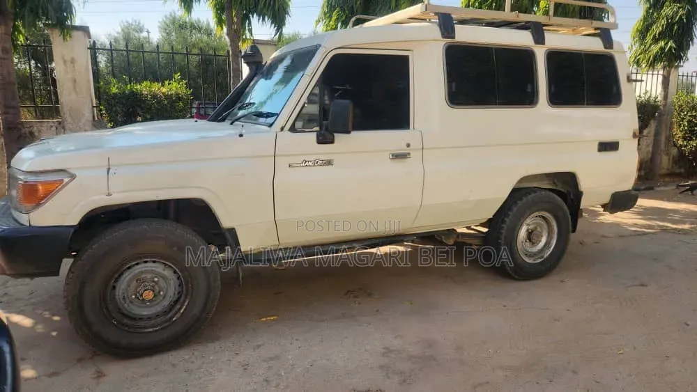 Toyota Land Cruiser 2011 White
