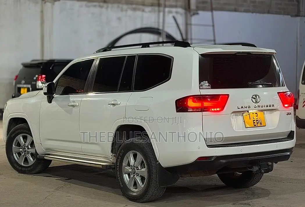 Toyota Land Cruiser 2024 White