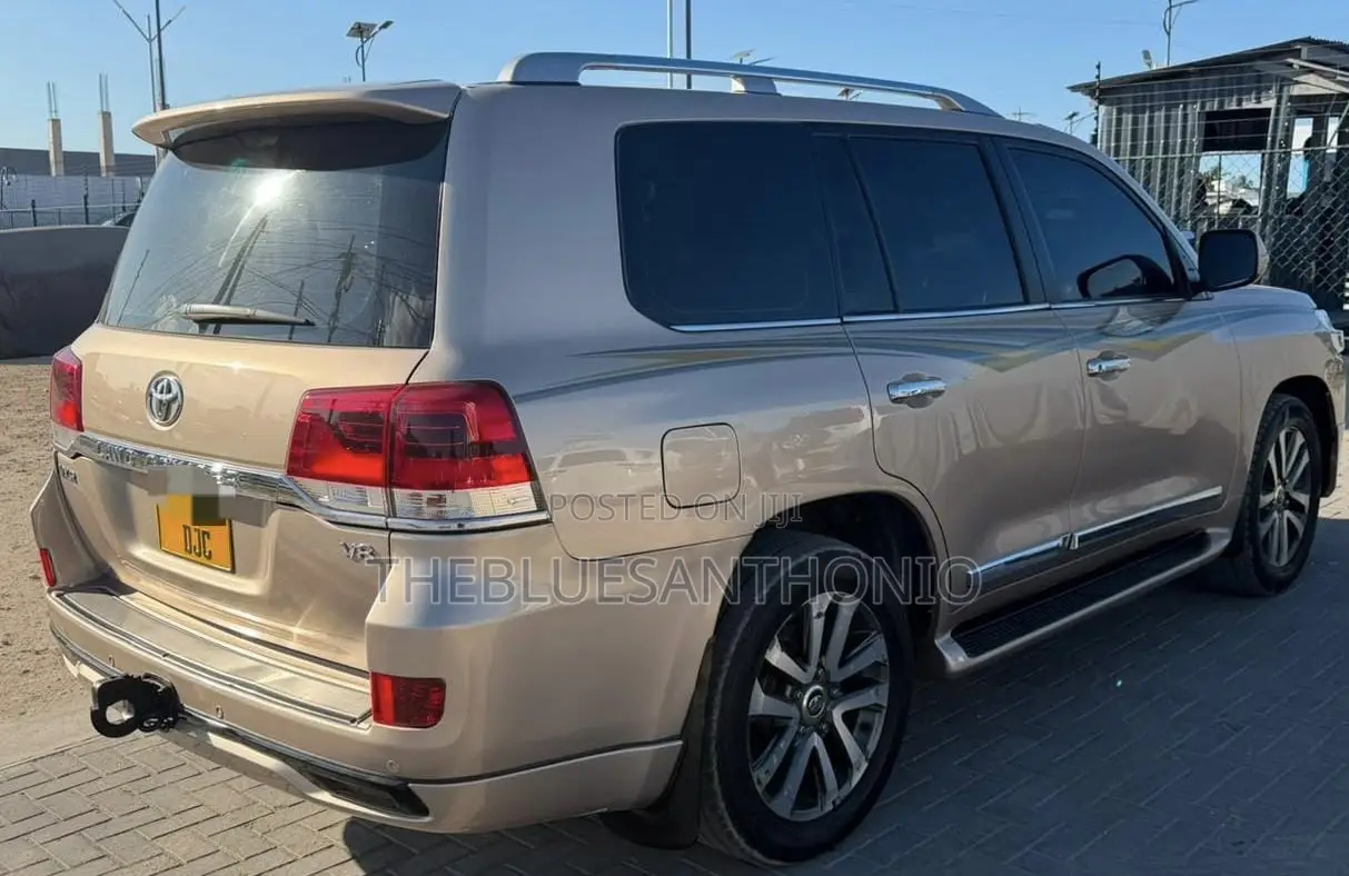 Toyota Land Cruiser 2017 Gold
