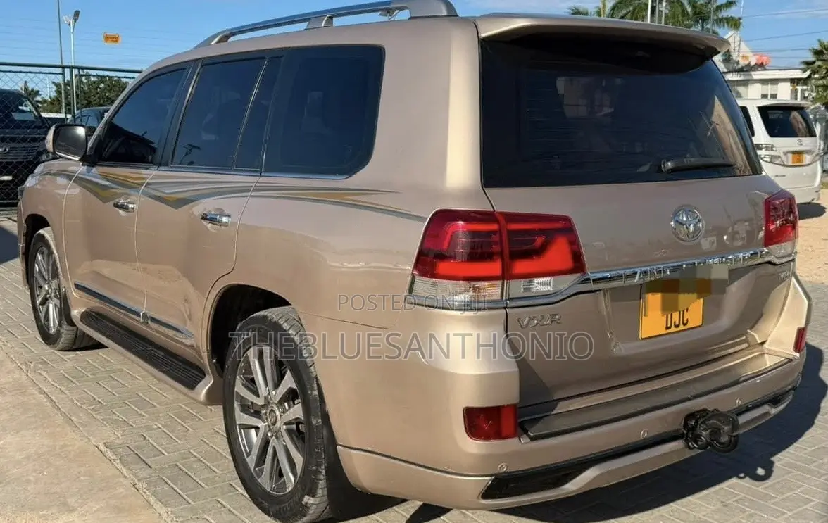 Toyota Land Cruiser 2017 Gold
