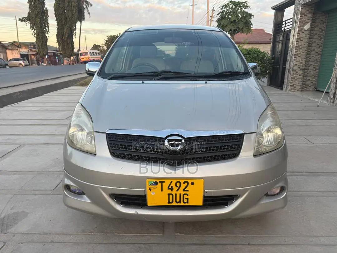 Toyota Corolla Spacio 2005 Gold