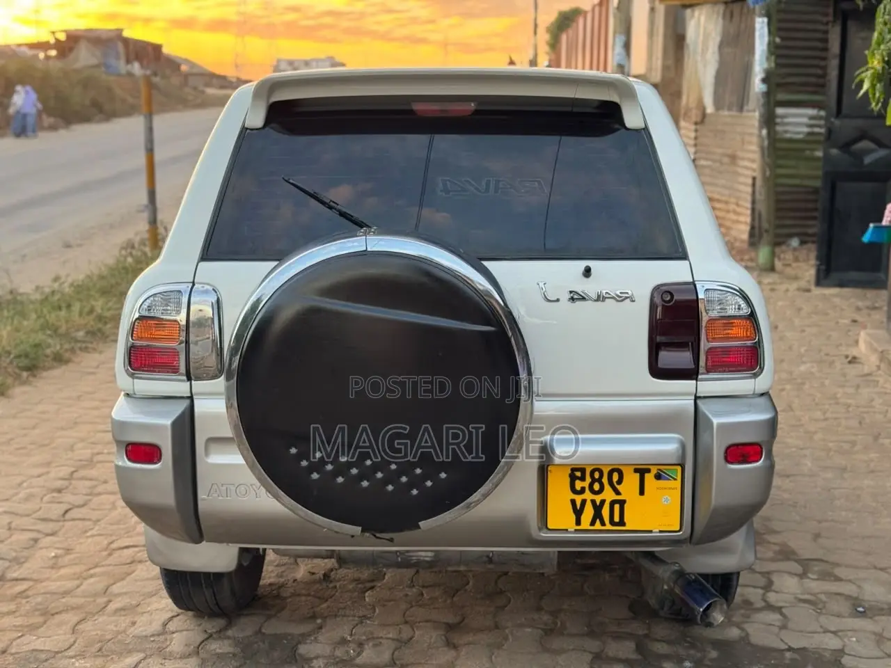 Toyota RAV4 Base 4x4 1999 White