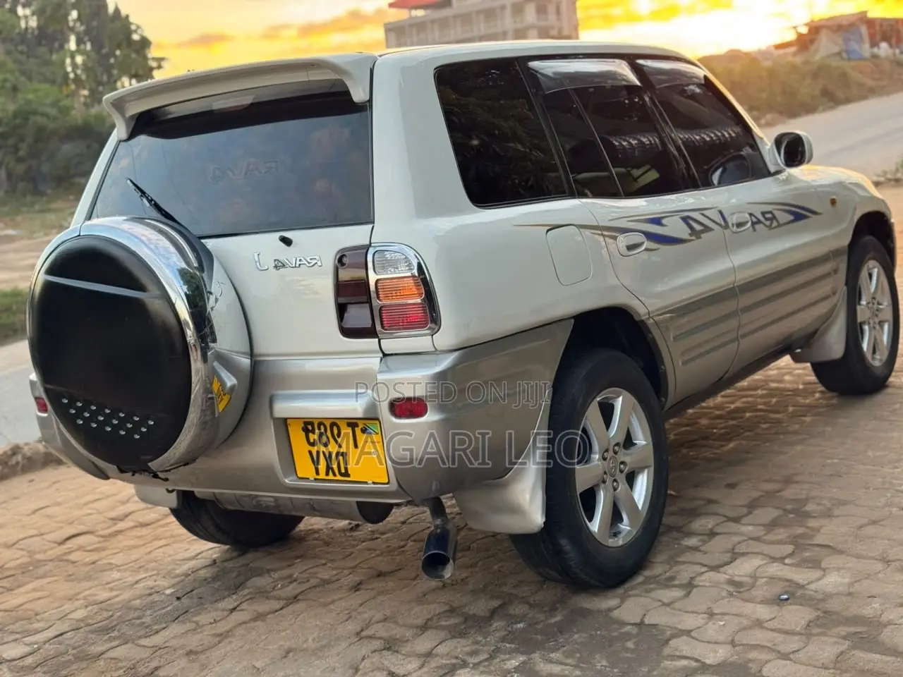 Toyota RAV4 Base 4x4 1999 White