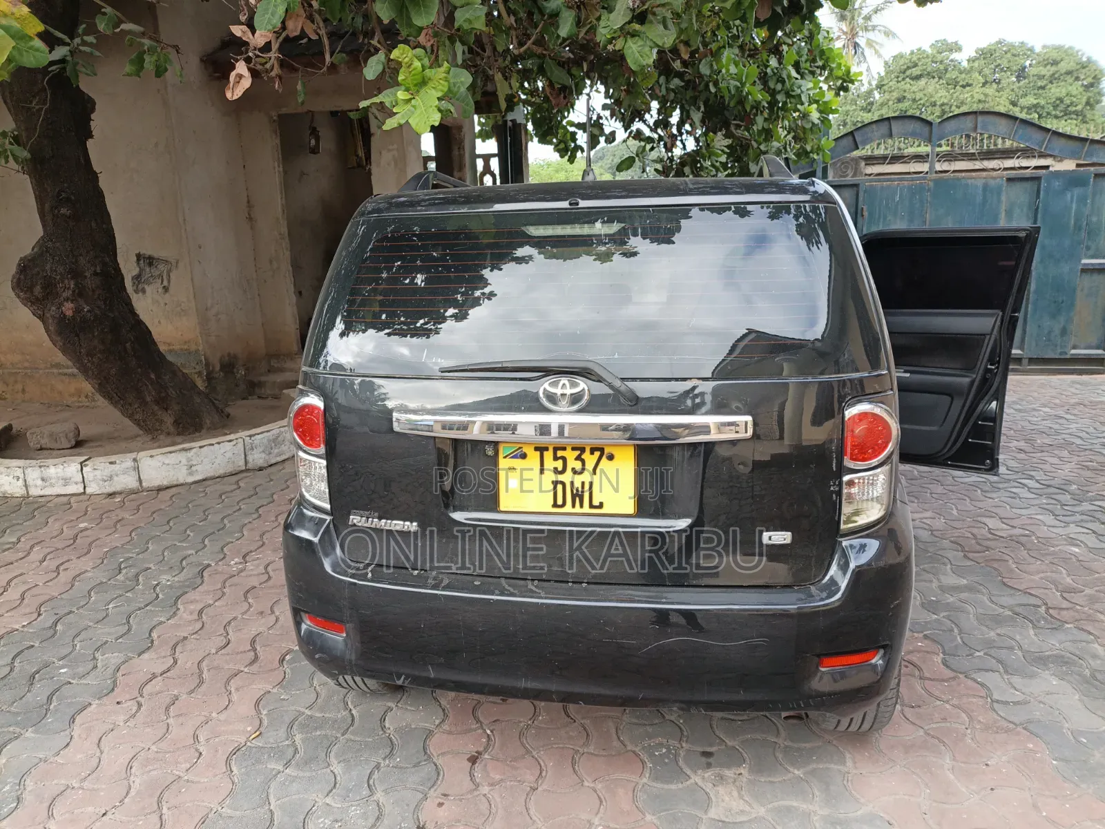 Toyota Corolla Rumion Hatchback 1.5 FWD 2010 Black