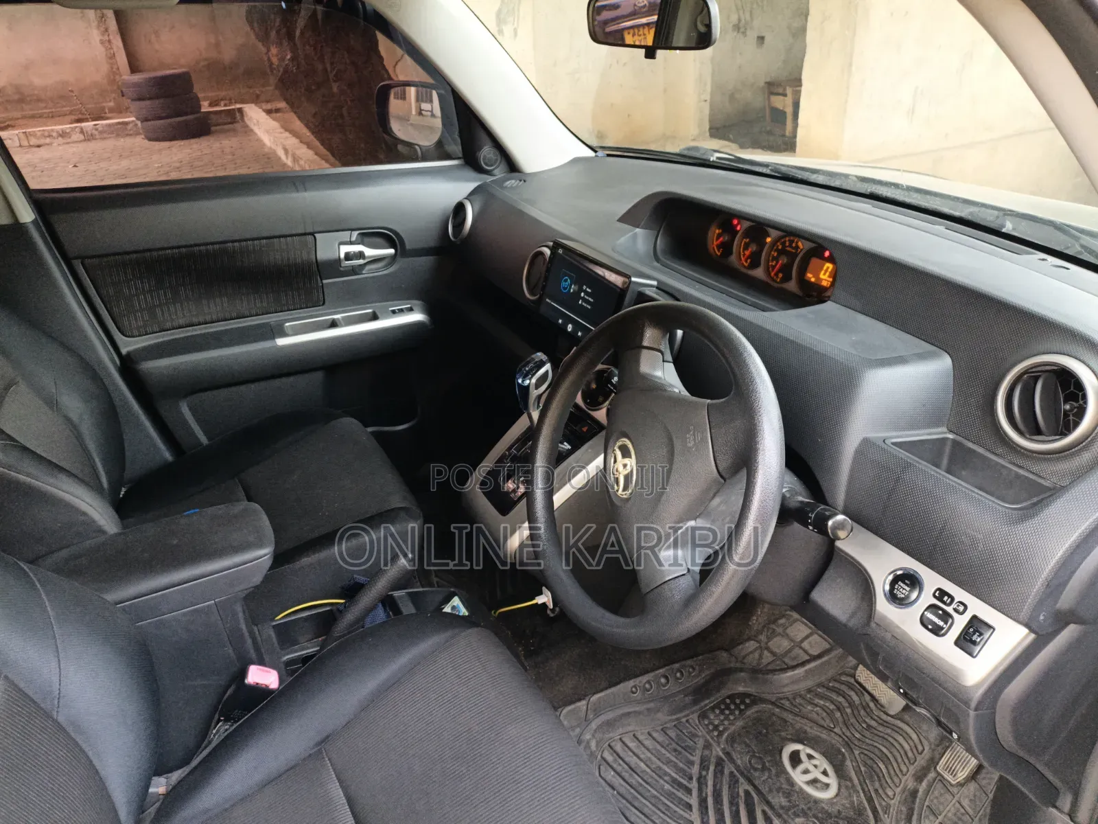 Toyota Corolla Rumion Hatchback 1.5 FWD 2010 Black