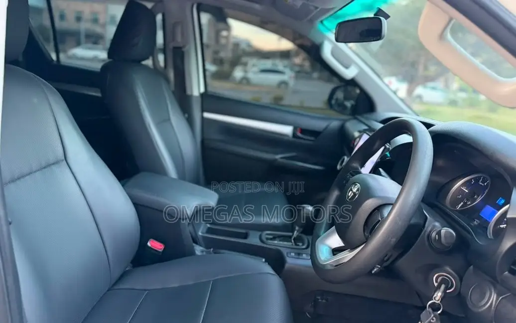 Toyota Hilux 2019 White