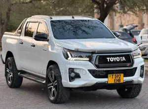 Toyota Hilux 2019 White