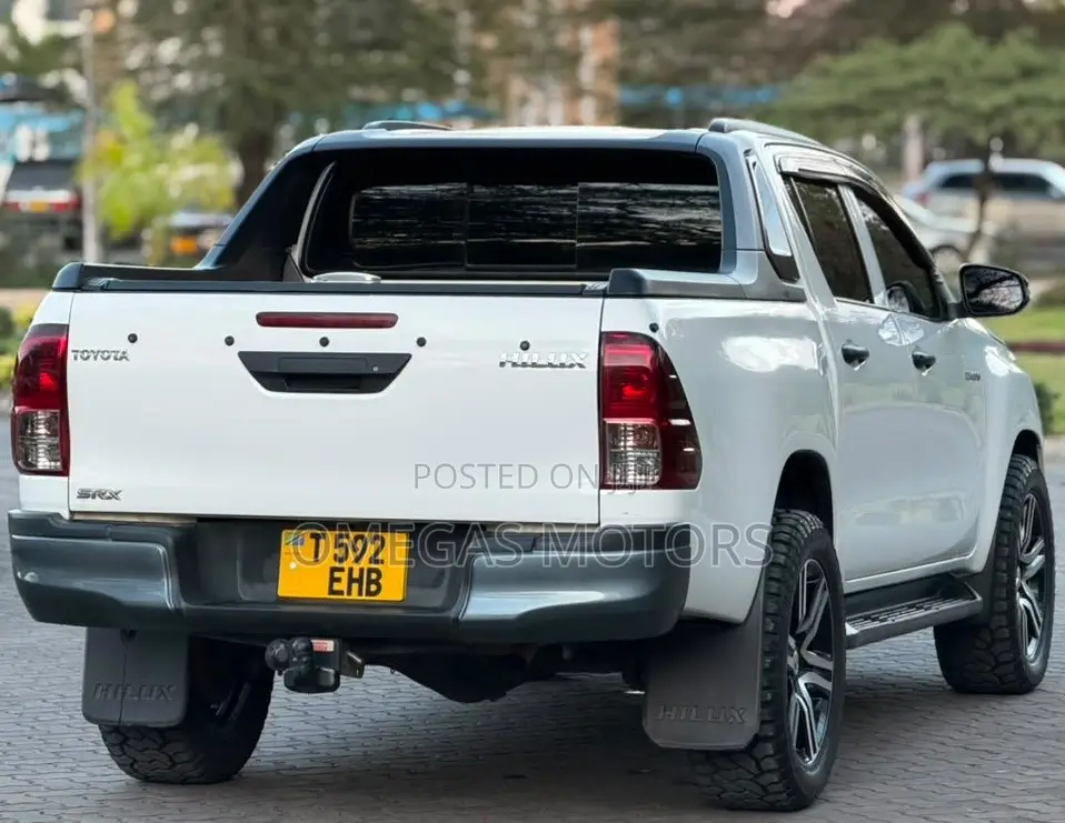Toyota Hilux 2019 White