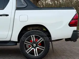 Toyota Hilux 2019 White