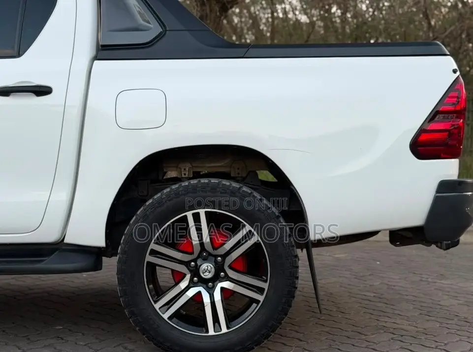 Toyota Hilux 2019 White