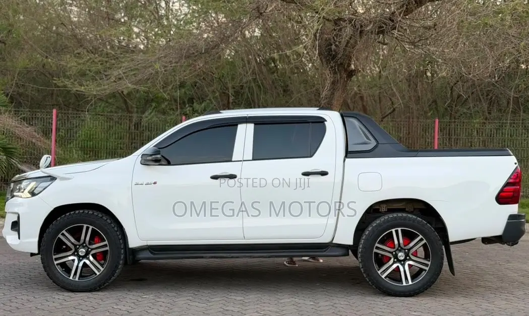 Toyota Hilux 2019 White