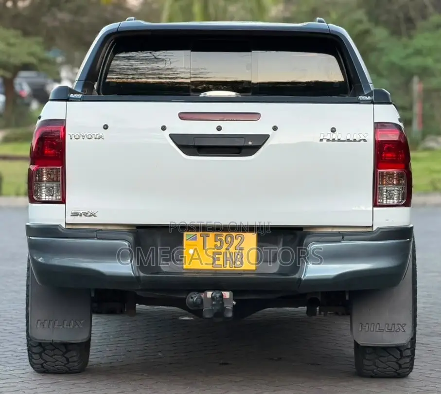 Toyota Hilux 2019 White