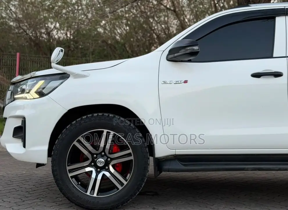 Toyota Hilux 2019 White