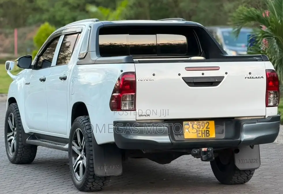 Toyota Hilux 2019 White