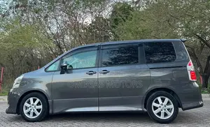 Toyota Noah 2.0 158hp FWD (8 Seater) 2008 Gray