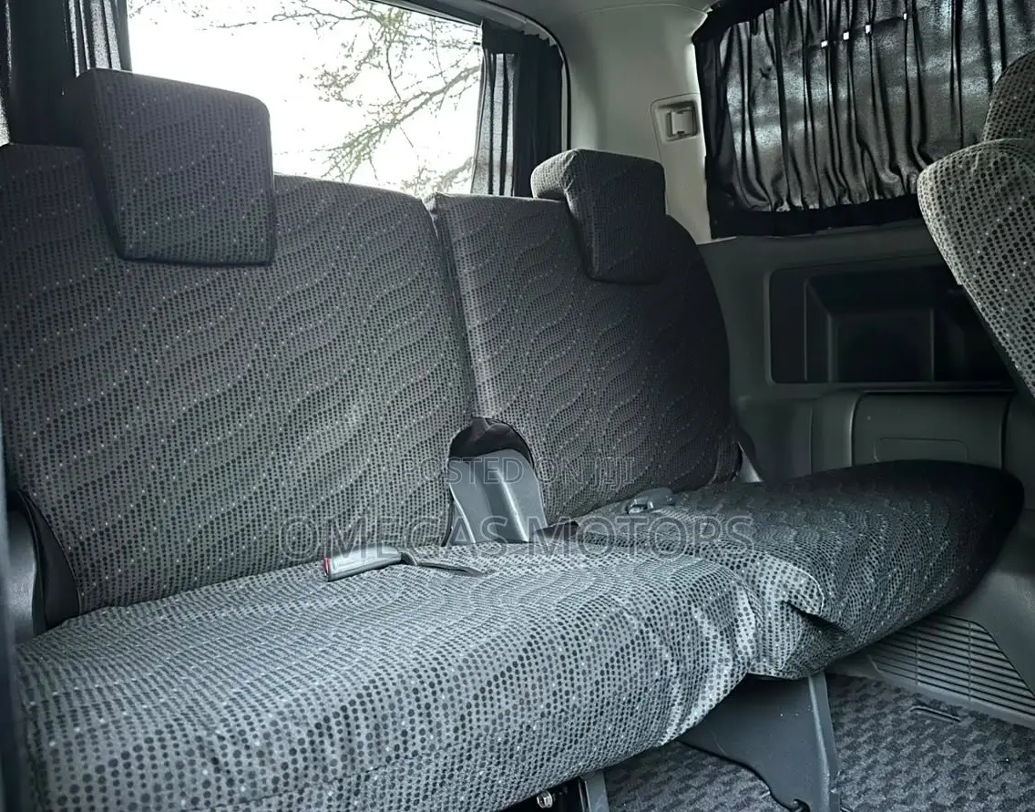 Toyota Noah 2.0 158hp FWD (8 Seater) 2008 Gray