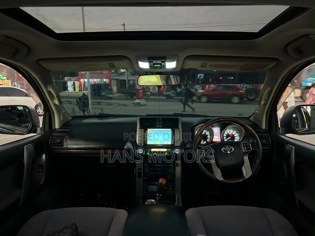 Toyota Land Cruiser 2010 Black