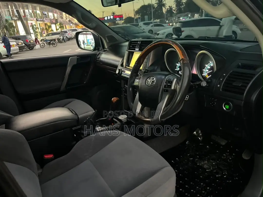 Toyota Land Cruiser 2010 Black