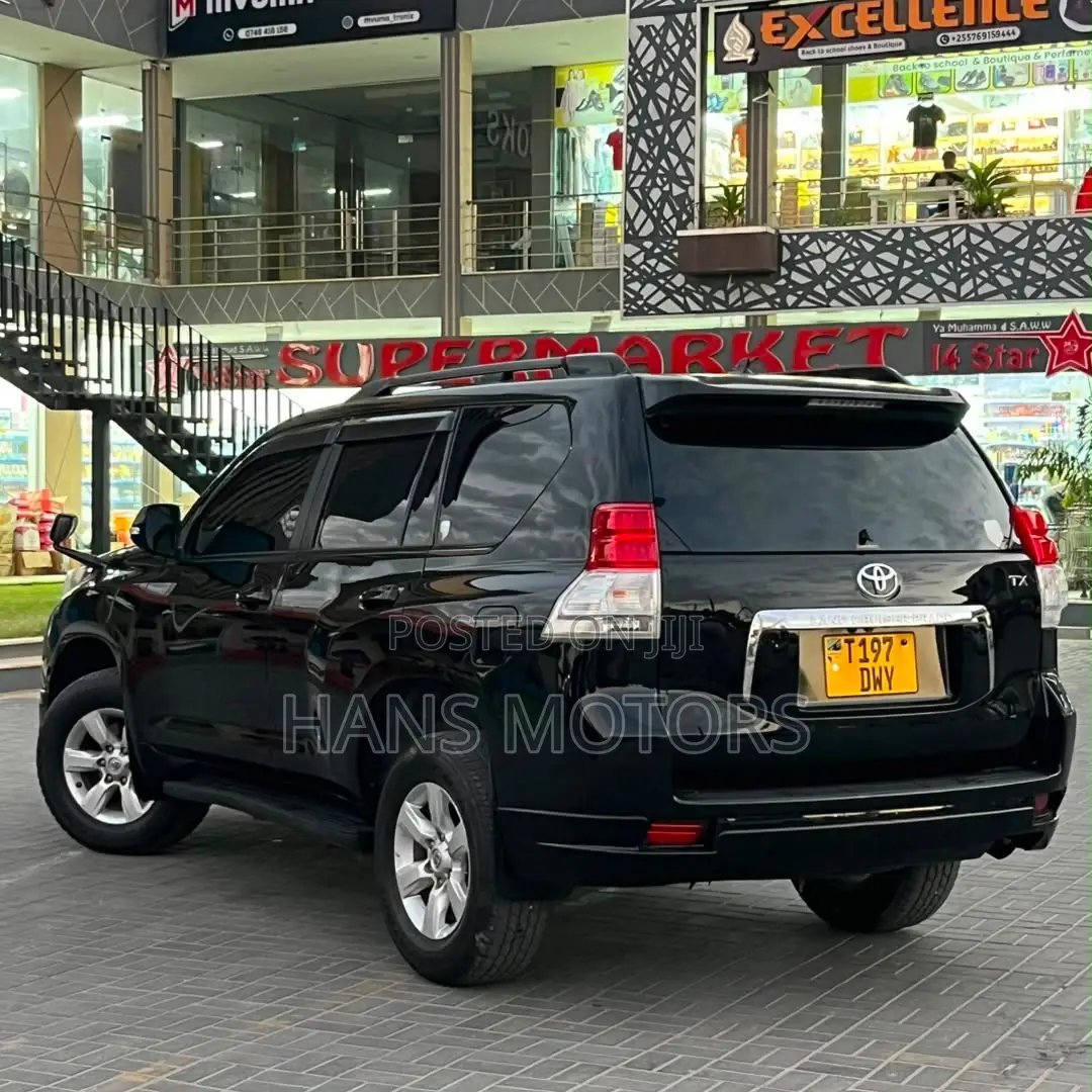 Toyota Land Cruiser 2010 Black