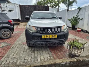 Mitsubishi L200 2015 Silver