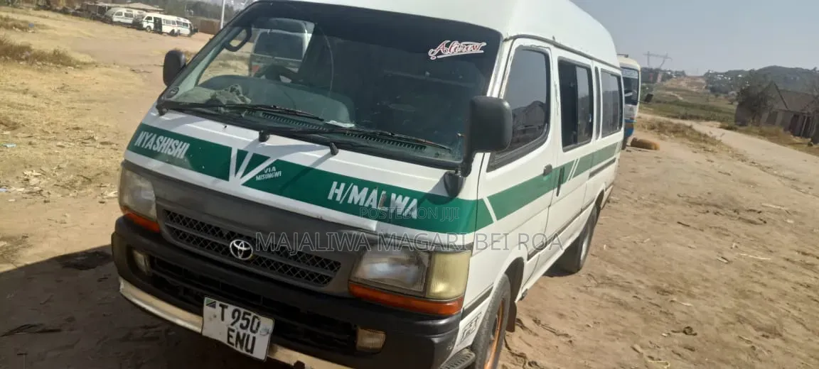 Toyota HiAce 2005 White