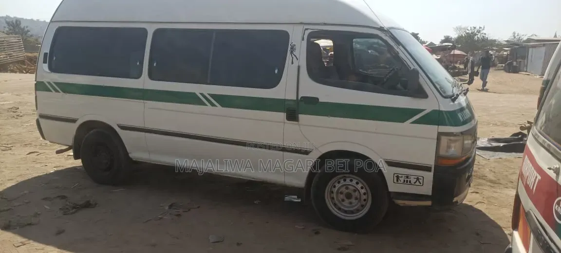 Toyota HiAce 2005 White