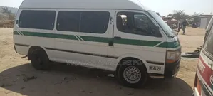 Toyota HiAce 2005 White