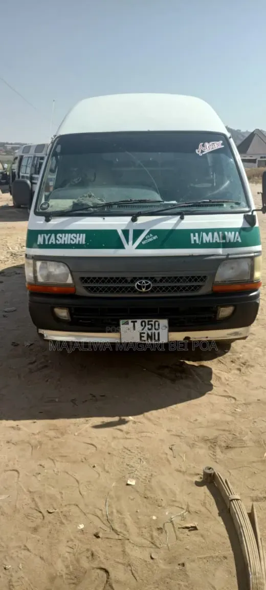 Toyota HiAce 2005 White