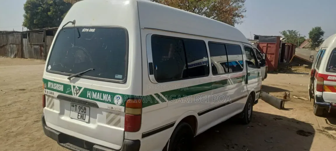 Toyota HiAce 2005 White