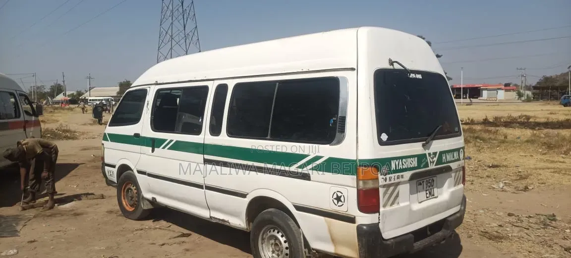 Toyota HiAce 2005 White