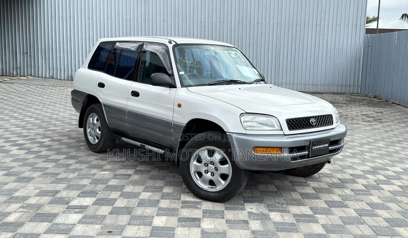 Toyota RAV4 1996 White