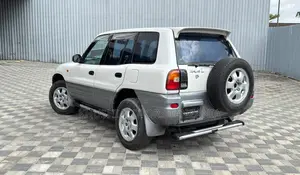 Toyota RAV4 1996 White