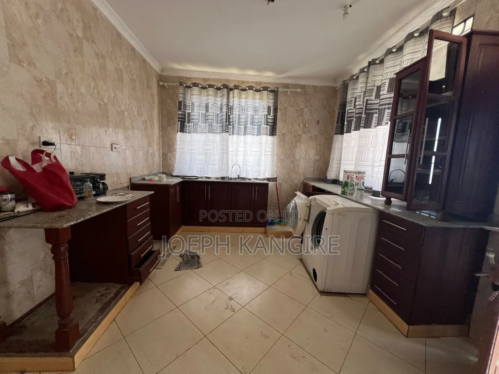 6bdrm Apartment in Amani Street, Mbweni for sale