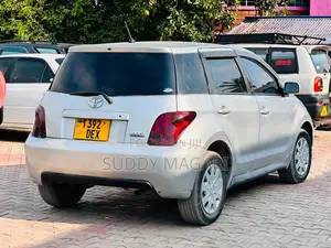 Toyota IST 2004 Silver