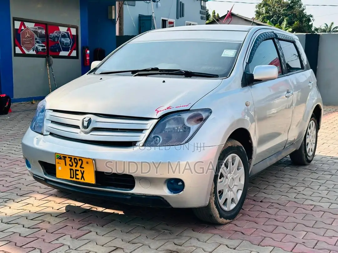 Toyota IST 2004 Silver