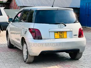 Toyota IST 2004 Silver