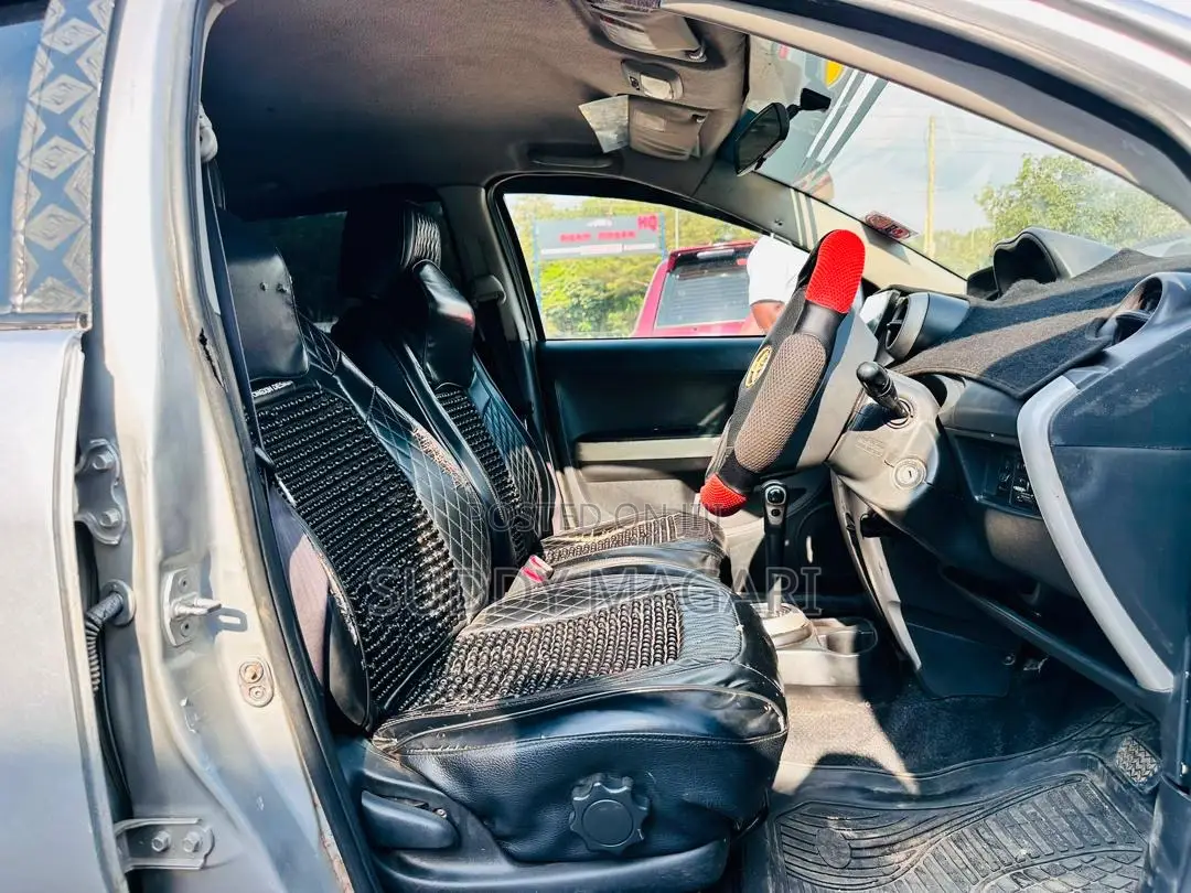 Toyota IST 2004 Silver