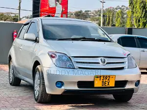 Toyota IST 2004 Silver