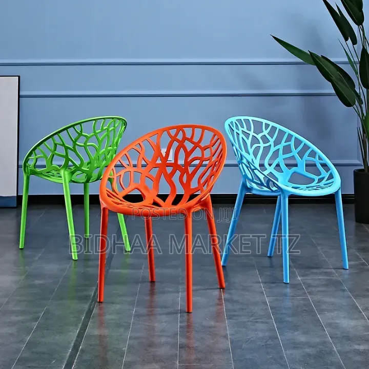 Modern Plastic Dining Chairs