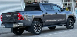 Toyota Hilux 2021 Gray